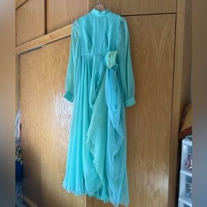 Vintage Elegant Seafoam Green Chiffon Gown